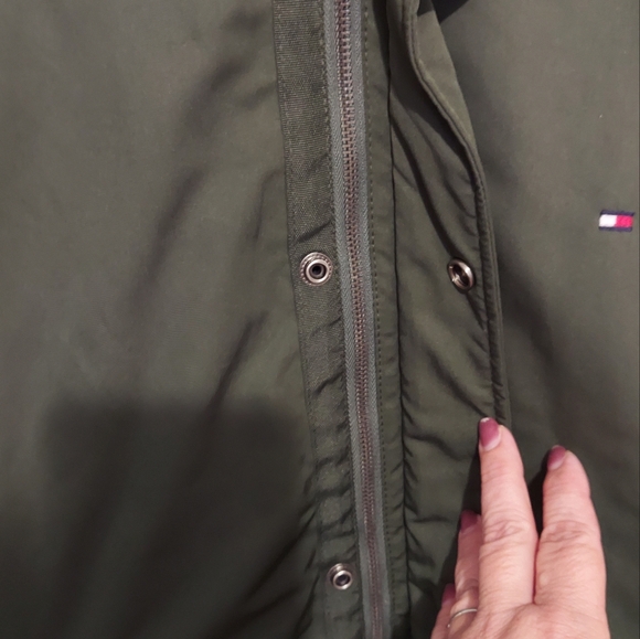 Green Tommy Hilfiger winter coat. Size xl - Picture 2 of 10